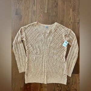 Women’s medium sweater new with tags, never worn lightweight